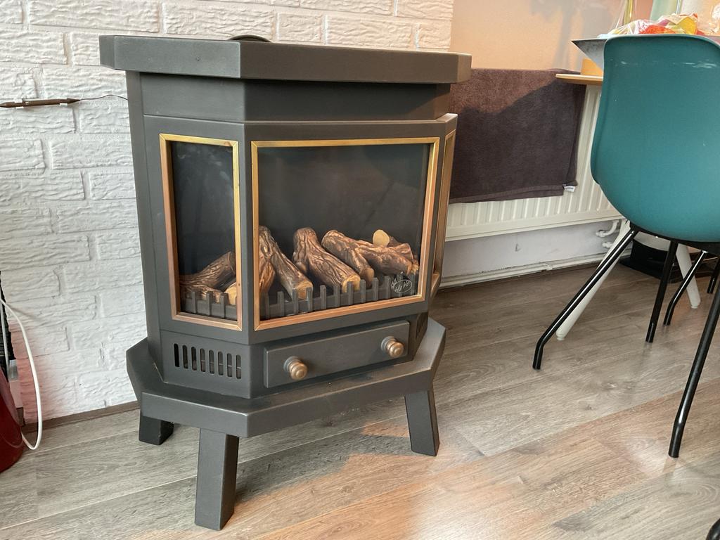 Gaskachel in prima staat, Ophalen of Verzenden, Gebruikt, Vrijstaande haard, Gashaard