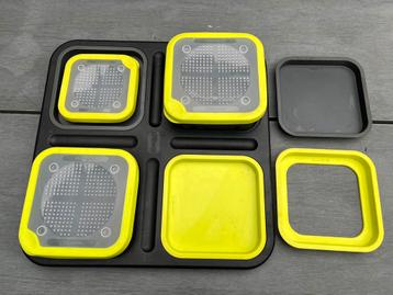 Matrix voerplateau met bakjes etc beschikbaar voor biedingen