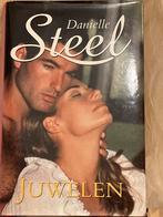 Juwelen - Danielle Steel, Ophalen of Verzenden, Gelezen, Nederland