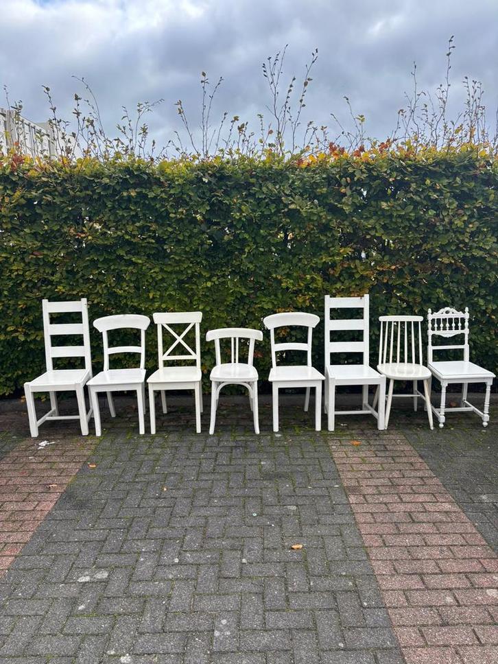 8 Witte Houten Stoelen - Verschillende Designs, Huis en Inrichting, Stoelen, Gebruikt, Vijf, Zes of meer stoelen, Hout, Wit, Ophalen
