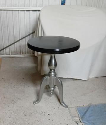  Bijzettafel - rond - aluminium beschikbaar voor biedingen