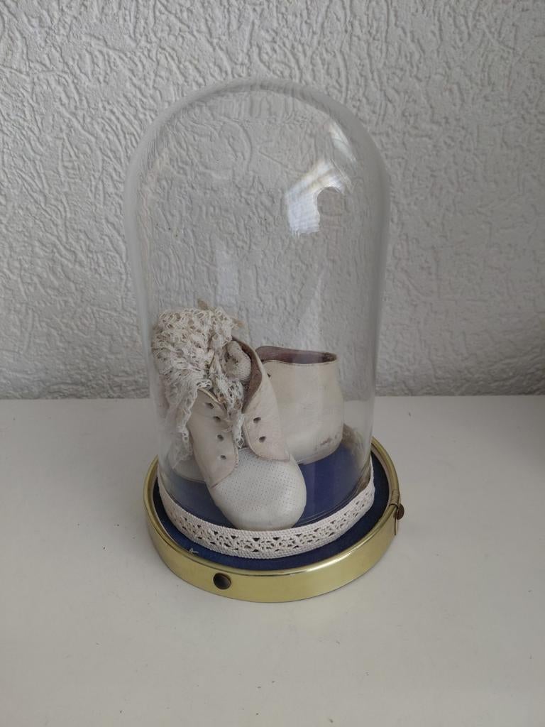 Oude kinderschoenen onder stolp, Antiek en Kunst, Ophalen of Verzenden