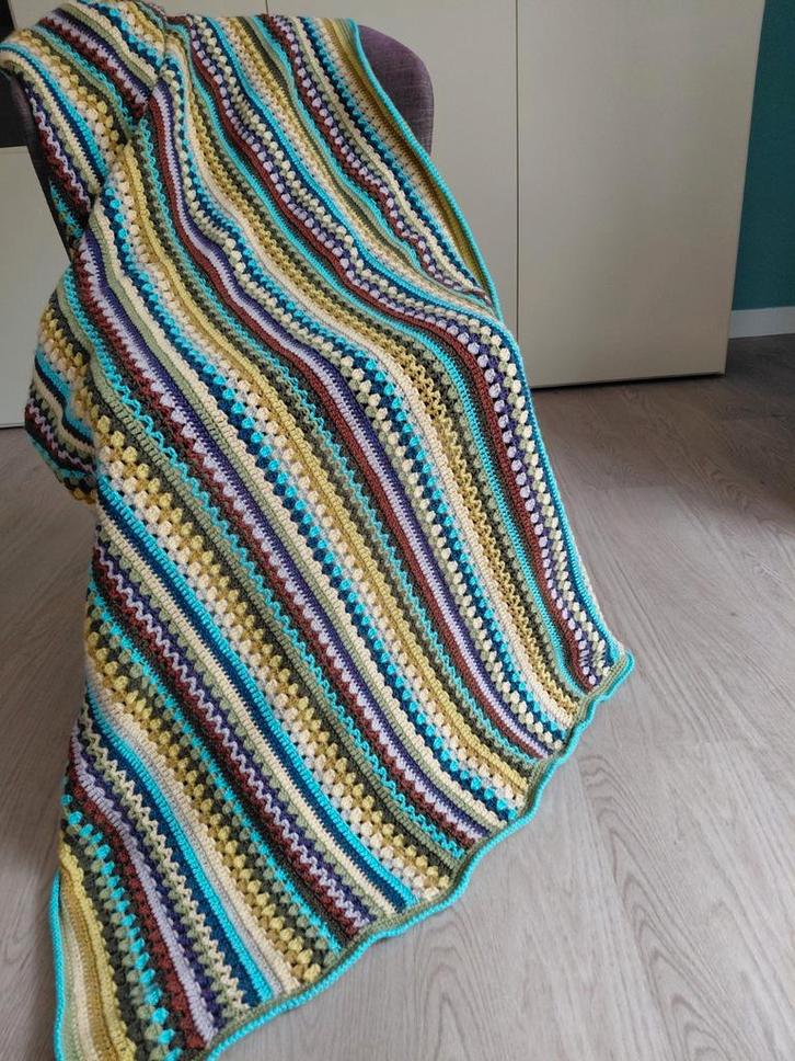 Gehaakte deken met strepen., Hobby en Vrije tijd, Breien en Haken, Nieuw, Haken, Overige typen, Ophalen of Verzenden