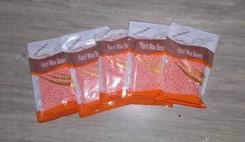 Haarwax parels beschikbaar voor biedingen