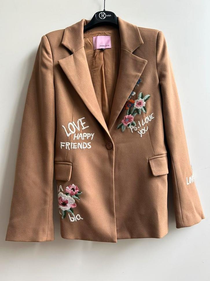 DENNY ROSE blazer camel met borduursels mt 34, Kleding | Dames, Jasjes, Kostuums en Pakken, Zo goed als nieuw, Maat 34 (XS) of kleiner
