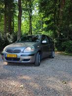 Toyota Yaris 1.3 16V Vvti 5DR Linea Terra 2004 Grijs, Auto's, Toyota, Voorwielaandrijving, 400 kg, Handgeschakeld, Grijs