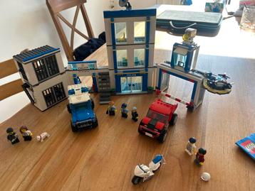 Lego City Politiebureau Complete Set 60246 beschikbaar voor biedingen