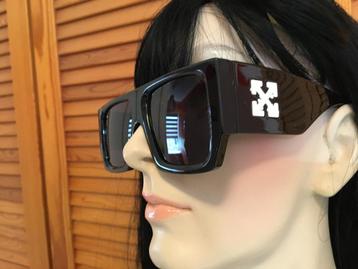 Nieuwe zonnebril in verpakking zwart beschikbaar voor biedingen