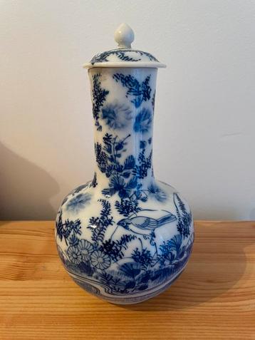 Chinees blauw wit dekselvaasje 19e eeuw