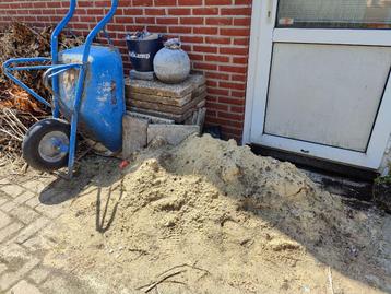 Geel zand, gratis beschikbaar voor biedingen