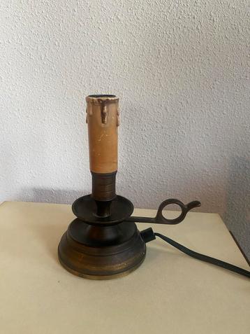Antieke Kandelaar Lamp beschikbaar voor biedingen