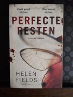 Perfecte resten - Helen Fields, Ophalen of Verzenden, Gelezen