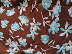 Lap bruine viscose twill stof met retro bloemen, Overige materialen, Bruin, 120 cm of meer, Ophalen of Verzenden