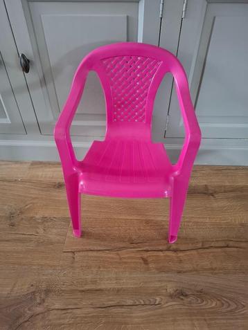 Kunststof kinderstoeltje roze beschikbaar voor biedingen