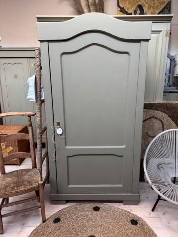Linnenkast meidenkast eendeurskast servieskast buffetkast beschikbaar voor biedingen