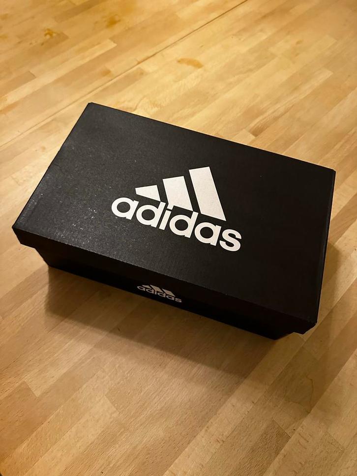 Adidas Youngstar Hockeyschoenen - Maat 33,5, Sport en Fitness, Hockey, Zo goed als nieuw, Schoenen, Ophalen of Verzenden