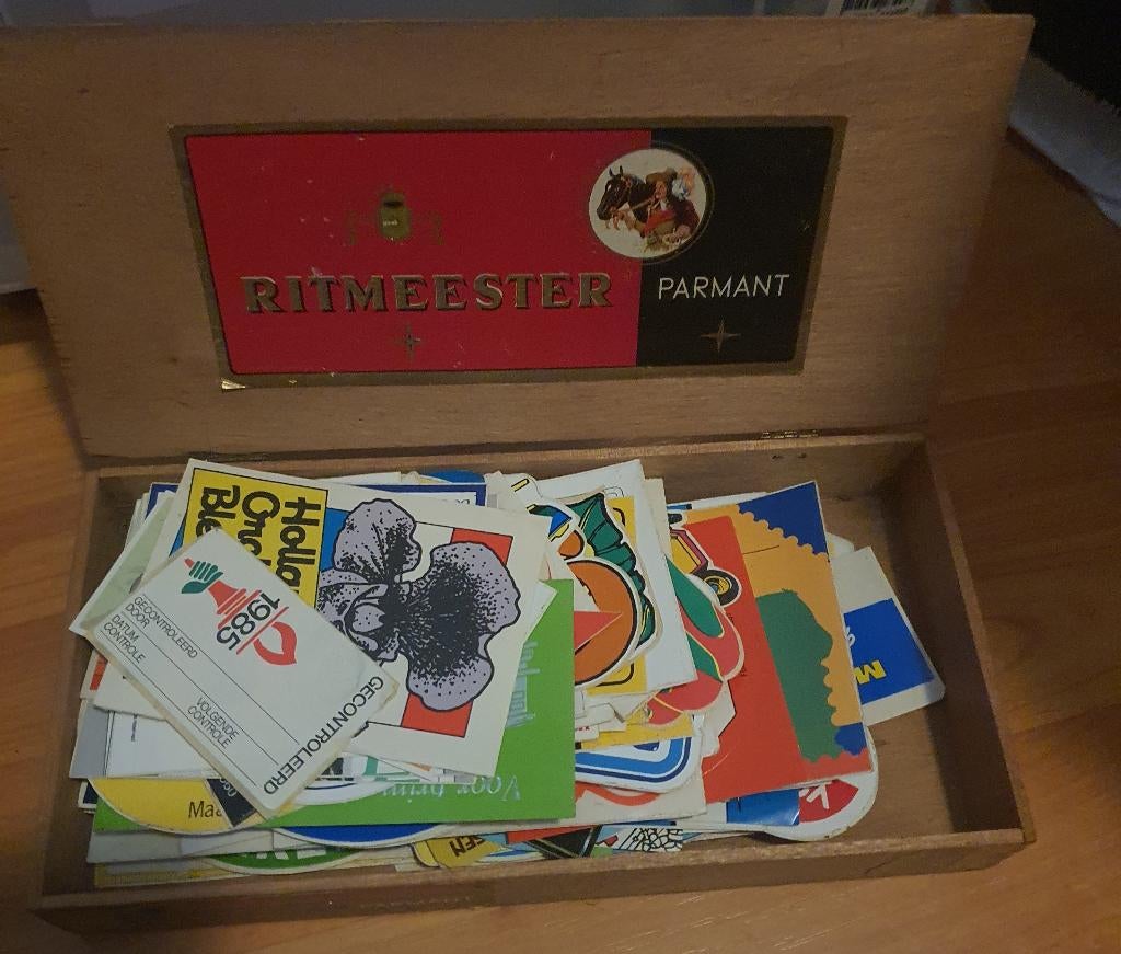 Vintage Nederlandse bedrijfsstickers in Ritmeester doos, Ophalen of Verzenden, Zo goed als nieuw, Meerdere stickers