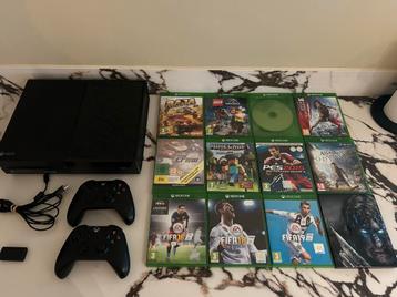 Xbox One + Controllers + 12 Games beschikbaar voor biedingen