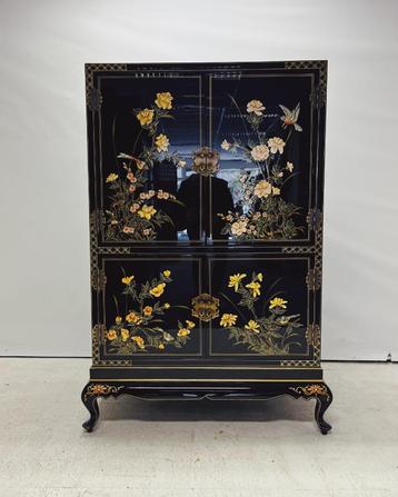 Vintage Chinese Kast beschikbaar voor biedingen