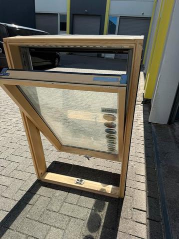 Nieuw Fakro dakraam 78x118 beschikbaar voor biedingen