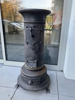 Antieke hoedkachel 1,3 m. hoog met fraaie details., Huis en Inrichting, Kachels, Ophalen, Gebruikt, Houtkachel, Vrijstaand