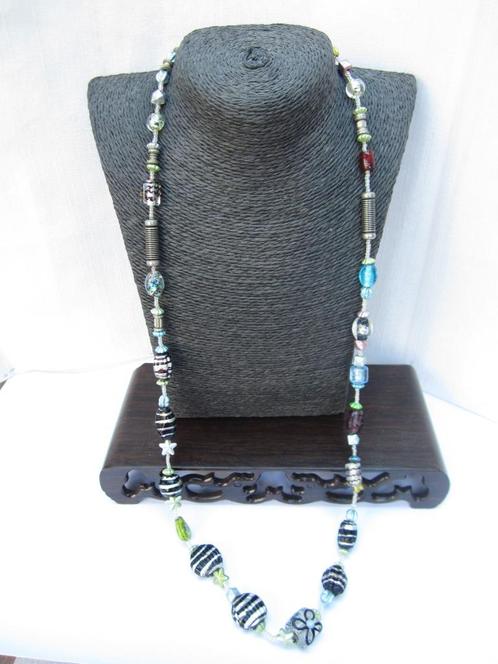 Mooie lange ketting met metalen kralen en glazen kralen., Sieraden, Tassen en Uiterlijk, Kettingen, Zo goed als nieuw, Ophalen of Verzenden