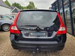 Volvo V70 2.5FT Momentum 230PK H.LEER / ECC / PDC / TREKHAAK, Gebruikt, Zwart, Leder en Stof, Handgeschakeld