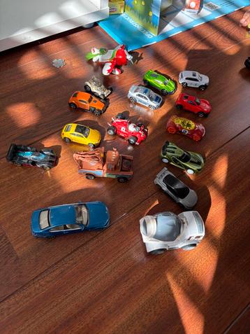 Diverse Collectie Speelgoedauto's beschikbaar voor biedingen