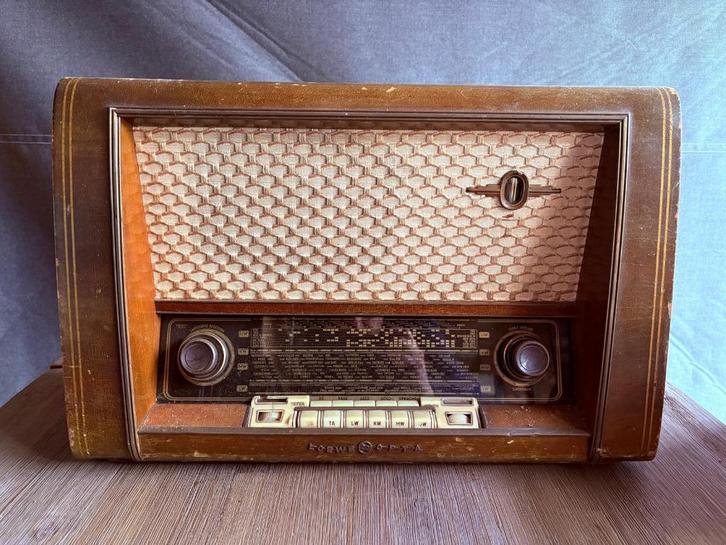 Antieke Loewe Opta radio, omgebouwd naar Bluetooth., Antiek en Kunst, Antiek | Tv's en Audio, Ophalen of Verzenden