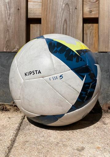 Kipsta F550 voetbal maat 5 – stevig en duurzaam beschikbaar voor biedingen