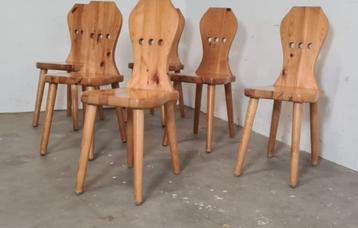 Farmhouse stijl eetkamerstoelen beschikbaar voor biedingen