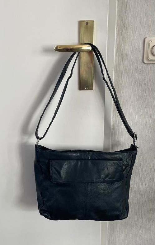Zwart Leren Dames schoudertas  (nr 1), Sieraden, Tassen en Uiterlijk, Tassen | Schoudertassen, Gebruikt, Zwart, Leer, Ophalen of Verzenden