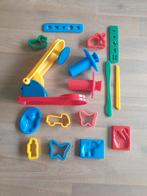 Klei benodigdheden met diverse vormpjes, Ophalen of Verzenden, Gebruikt