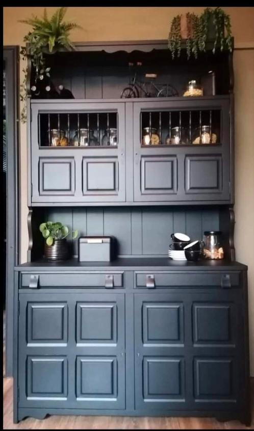 Mat zwarte vintage buffetkast, Huis en Inrichting, Kasten | Buffetkasten, Zo goed als nieuw, Ophalen of Verzenden