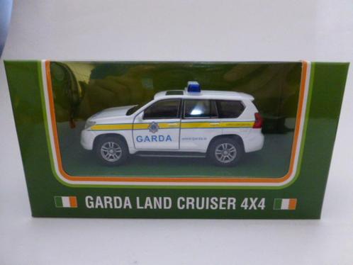 Welly Toyota Land Cruiser Garda Ierse politie, Hobby en Vrije tijd, Modelauto's | Overige schalen, Nieuw, Auto, Ophalen of Verzenden