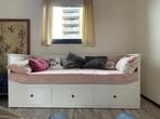 Hemnes bureau met opzetstuk en Hemnes bedbank, Ophalen, Eenpersoons, Wit, 80 cm