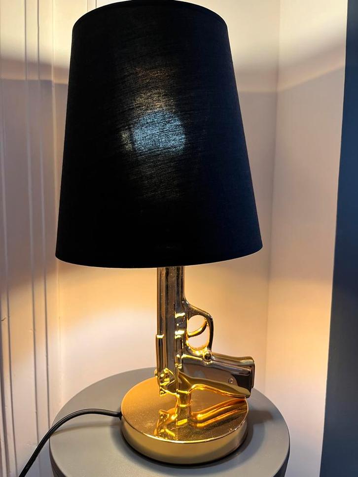 Gouden Pistool Lamp / Gun lamp gold, Huis en Inrichting, Lampen | Vloerlampen, Gebruikt, Minder dan 100 cm, Metaal, Ophalen of Verzenden