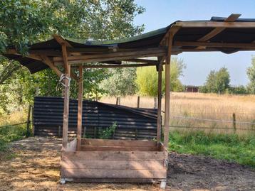 Overdekte hooiruif of slowfeeder beschikbaar voor biedingen