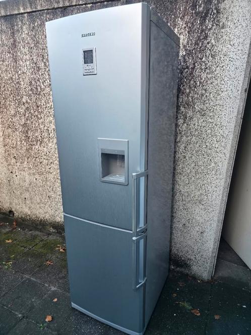 Koelkast werkt perfect bezorgen naar huis is mogelijk, Witgoed en Apparatuur, Koelkasten en IJskasten, Gebruikt, Met vriesvak