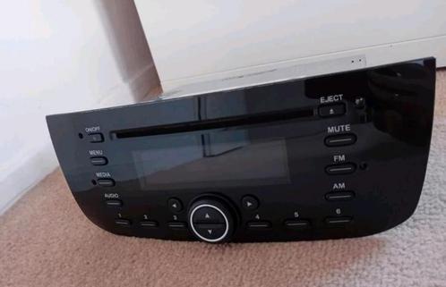 Nette Radio cd speler Fiat Punto Evo met code, Auto diversen, Autoradio's, Ophalen of Verzenden
