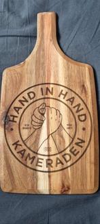 Hand in Hand Gegraveerde borrelplank/hapjesplank .40x20, Ophalen, Nieuw, Overig