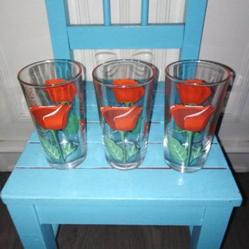 Mooie limonadeglazen met rozen Rose Rose beschikbaar voor biedingen