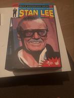 1/6 figuur Stan Lee - Hot Toys MMS 327, Ophalen of Verzenden, Zo goed als nieuw, Actiefiguur of Pop