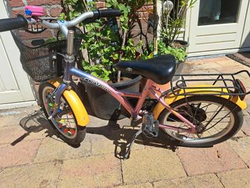 Meisjesfiets beschikbaar voor biedingen