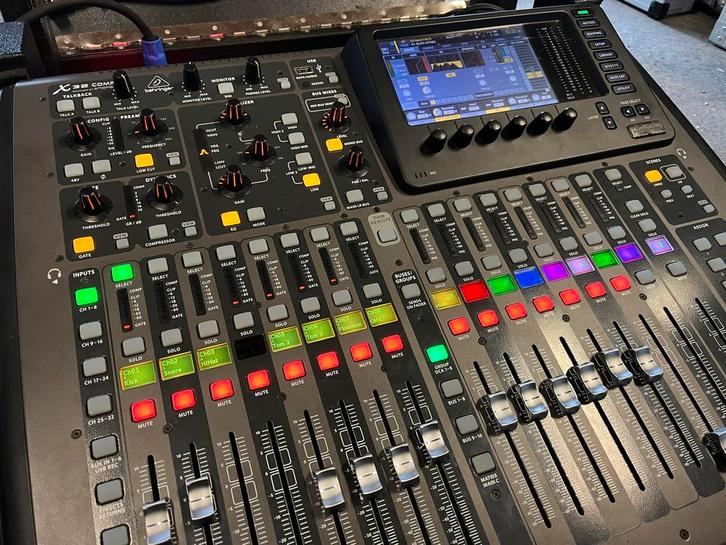 Behringer X32 Compact + Flightcase, Muziek en Instrumenten, Mengpanelen, Gebruikt, 20 kanalen of meer, Microfooningang, Ophalen