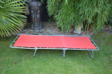Originele jaren 70 camping ligbed / stretcher kleur rood beschikbaar voor biedingen