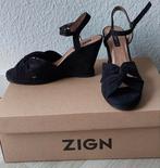 Zwarte Suede Sleehakken | Maat 39 | Verstelbare enkelbandjes, Schoenen met lage hakken, Zwart, Ophalen of Verzenden, Zo goed als nieuw