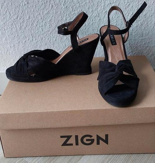 Zwarte Suede Sleehakken | Maat 39 | Verstelbare enkelbandjes, Kleding | Dames, Schoenen, Zo goed als nieuw, Schoenen met lage hakken