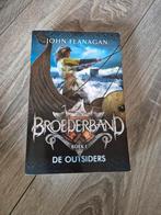 John Flanagan - De outsiders, Ophalen of Verzenden, Zo goed als nieuw, John Flanagan