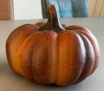 2 hele leuke (herfst) beeldjes, egeltje en pompoen!, Ophalen of Verzenden, Gebruikt, Dier
